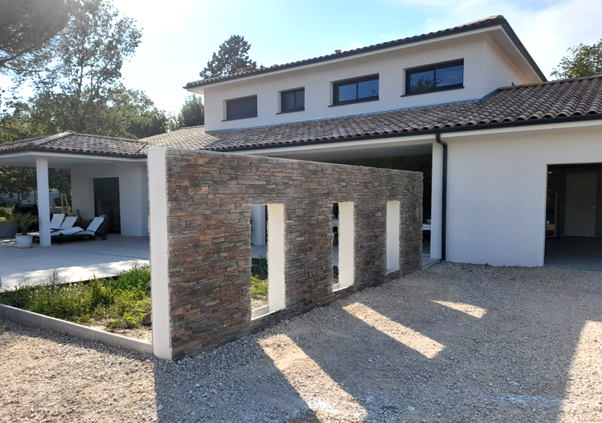 Enduit de façades et pierres de parement dans le secteur de Seysses